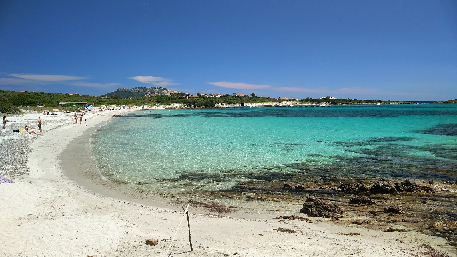 Foto von Spiaggia Cala Banana mit beiger sand Oberfläche