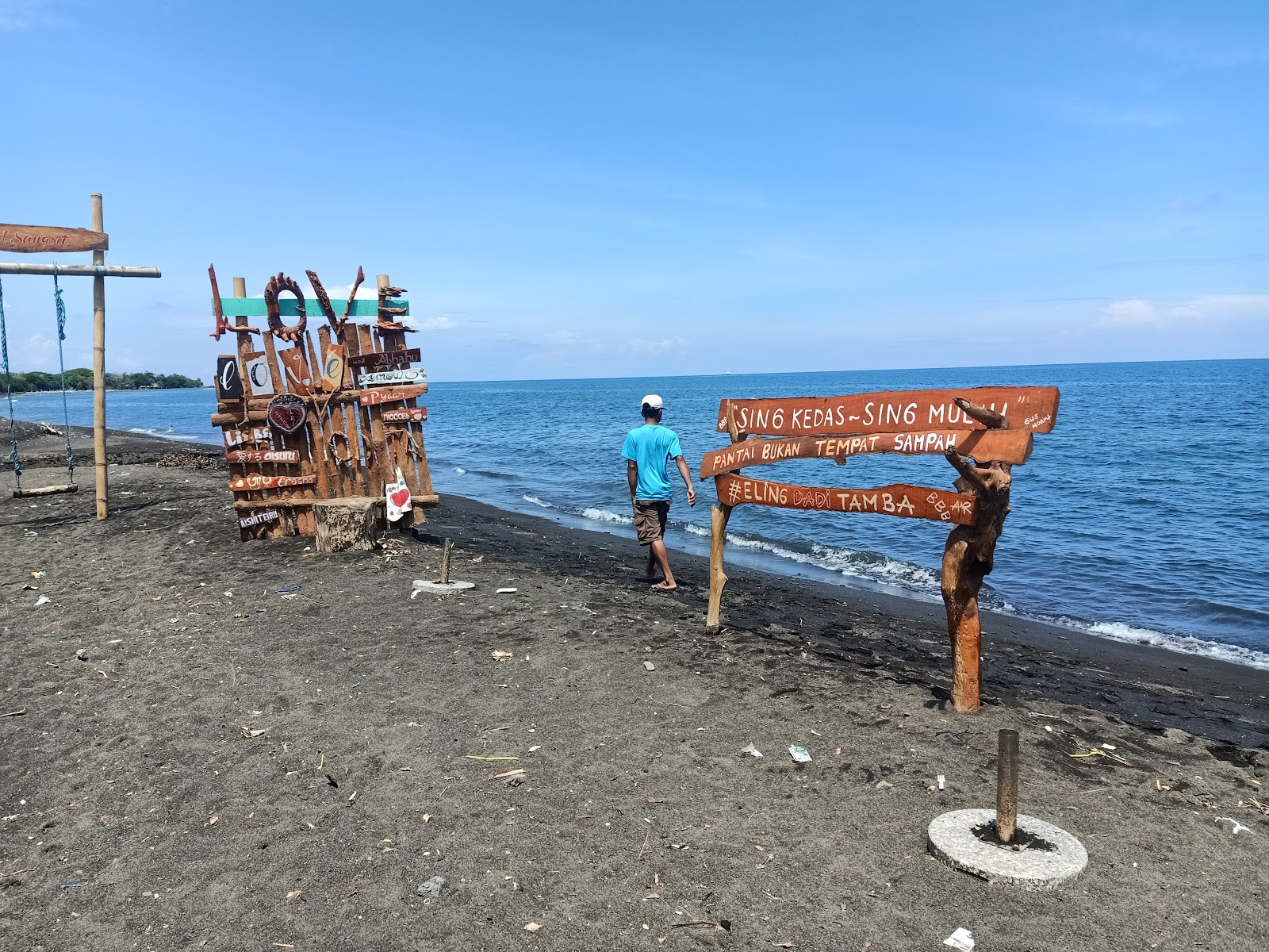 Photo de Golden Giri Beach avec un niveau de propreté de partiellement propre