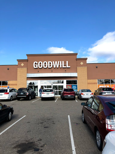 Goodwill – Roseville: County Road B