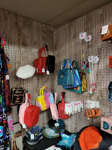 Antique Store «Vendor City Antiques, Flea Market & Cosignment», reviews and photos