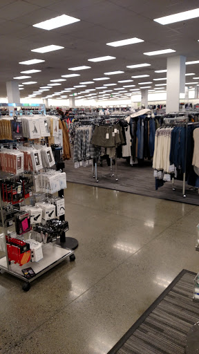 Department Store «Nordstrom Rack East Bay Bridge Shopping Center», reviews and photos, 3839 Emery St, Emeryville, CA 94608, USA