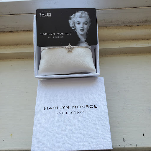 Jewelry Store «Zales - The Diamond Store», reviews and photos, 276 Lehigh Valley Mall, Whitehall, PA 18052, USA