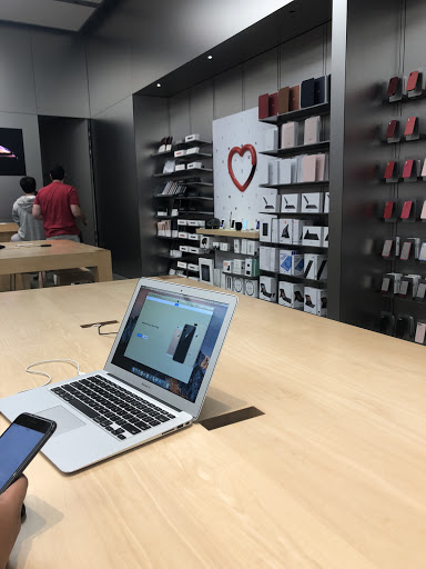 Apple Valencia Town Center image