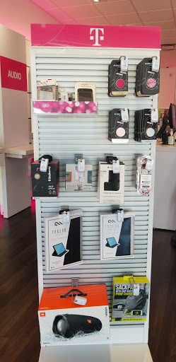 Cell Phone Store «T-Mobile», reviews and photos, 13133 US-301, Riverview, FL 33578, USA