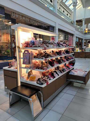 Shopping Mall «Menlo Park Mall», reviews and photos, 55 Parsonage Rd, Edison, NJ 08837, USA