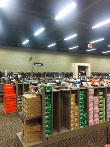 Shoe Store «DSW Designer Shoe Warehouse», reviews and photos, 200 Town Centre Dr, Glen Mills, PA 19342, USA
