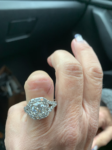 Jewelry Store «Jewelry Design Gallery», reviews and photos, 357 U.S. Route 9 South, Towne Pointe Shopping Center, Manalapan Township, NJ 07726, USA