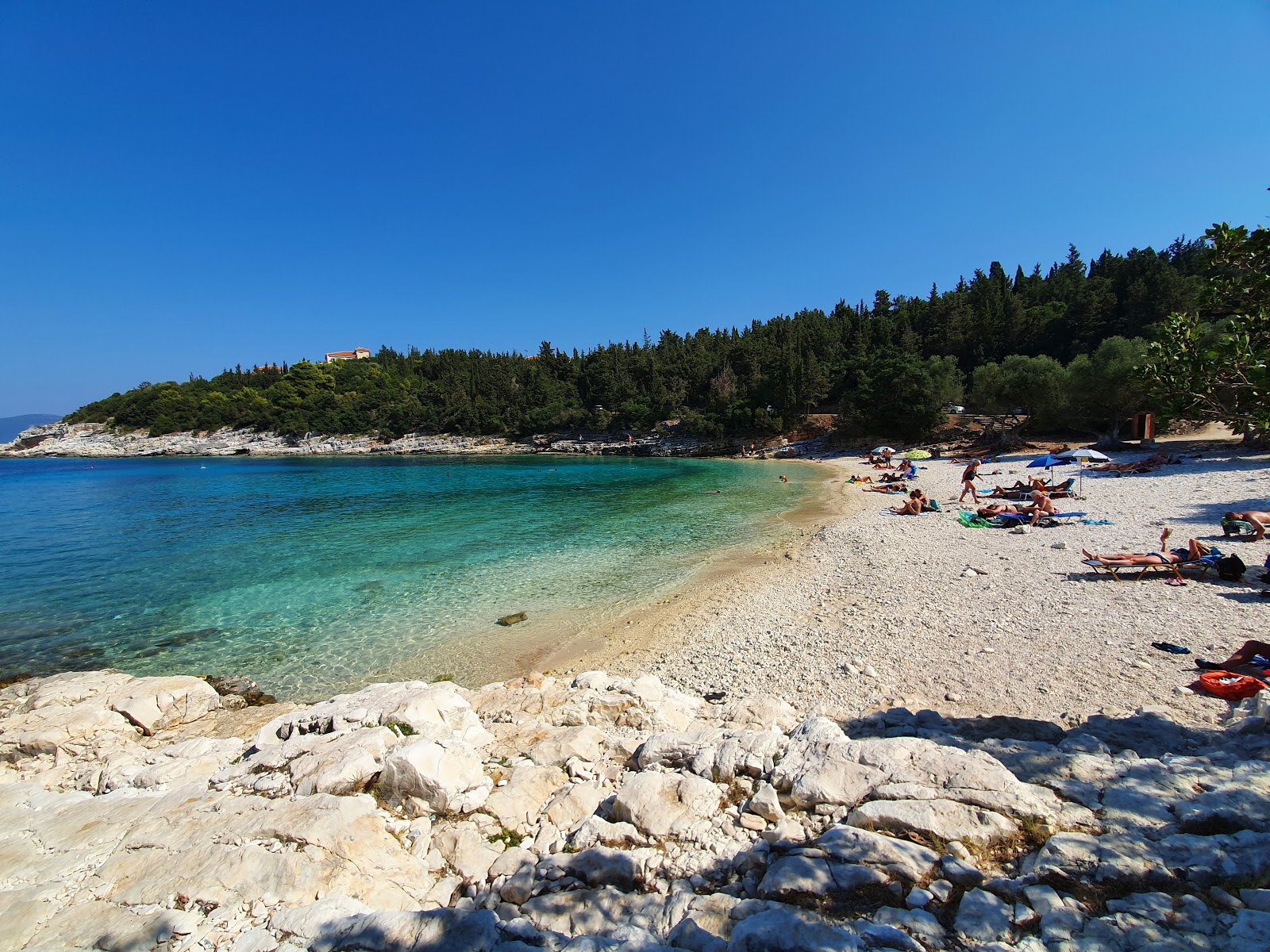 Photo de Emplisi beach avec petite baie