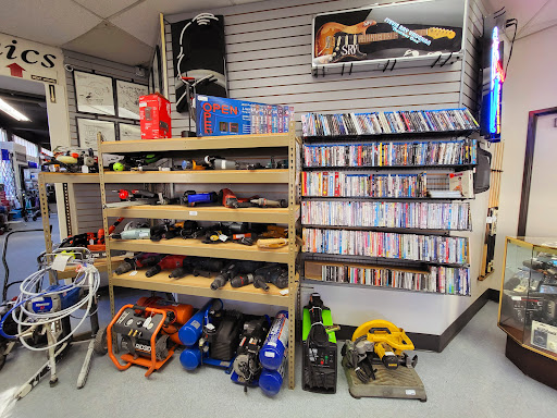 Pawn Shop «Silver Lining Jewelry & Loan», reviews and photos, 2122 NE Sandy Blvd, Portland, OR 97232, USA