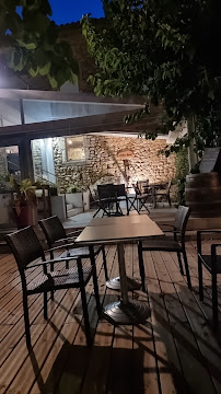 Atmosphère du Restaurant familial Restaurant Le Vieux Figuier à Bessas - n°4