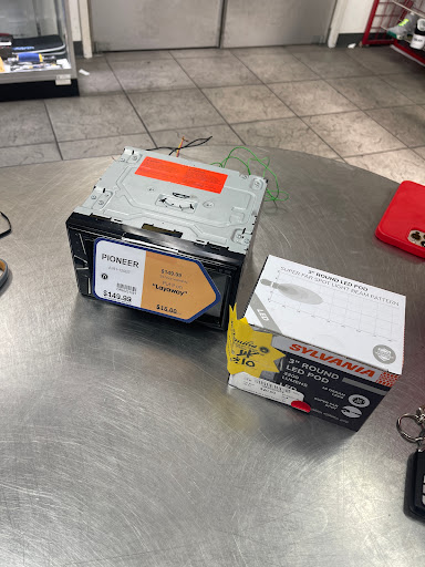 Pawn Shop «La Familia Pawn and Jewelry», reviews and photos, 2057 Americana Blvd, Orlando, FL 32839, USA