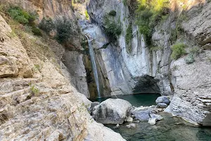 Manikiatis Waterfall image