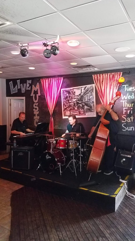 Casey's Upper Deck Bar & Grill 32169