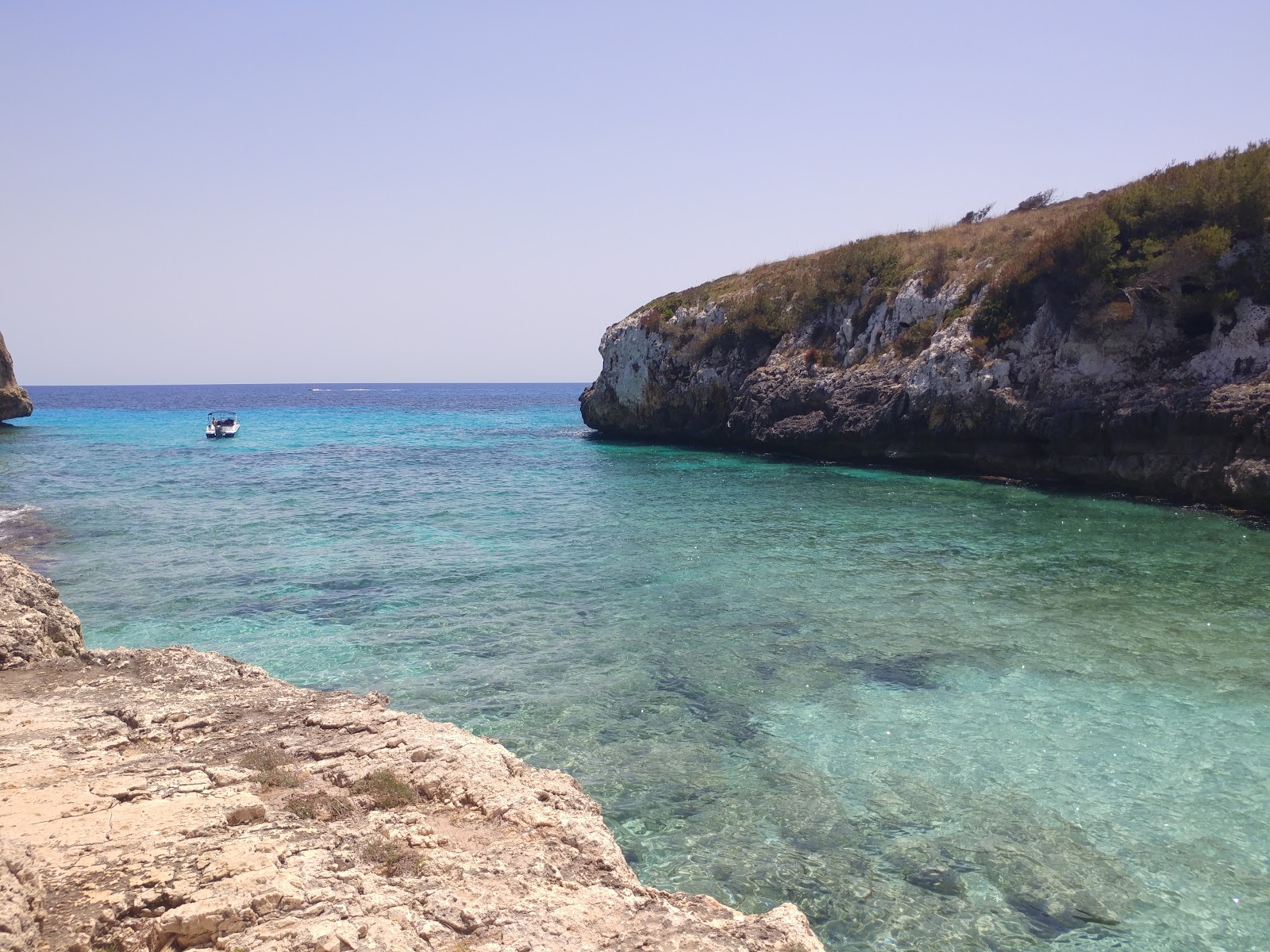 Foto di Beach Cala Sequer con parzialmente pulito livello di pulizia