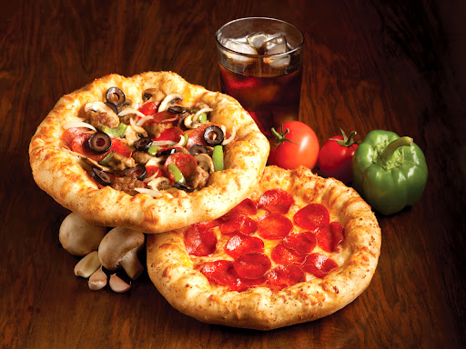 Pizza Restaurant «Round Table Pizza», reviews and photos, 186 Northgate Dr, San Rafael, CA 94903, USA