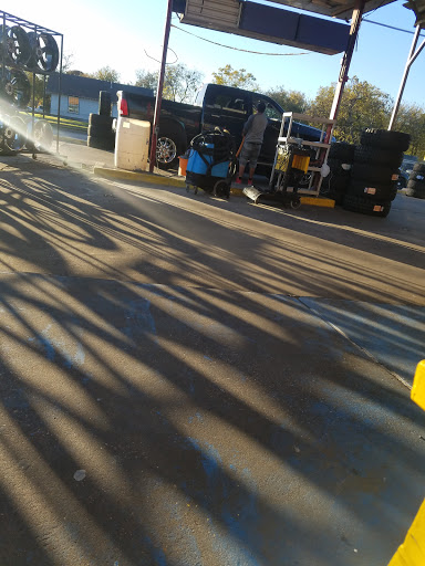 Car Wash «D Town Tires & Carwash», reviews and photos, 1504 S Westmoreland Rd, Dallas, TX 75211, USA