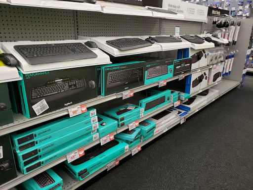 Office Supply Store «Staples», reviews and photos, 2950 Belcrest Center Dr, Hyattsville, MD 20782, USA