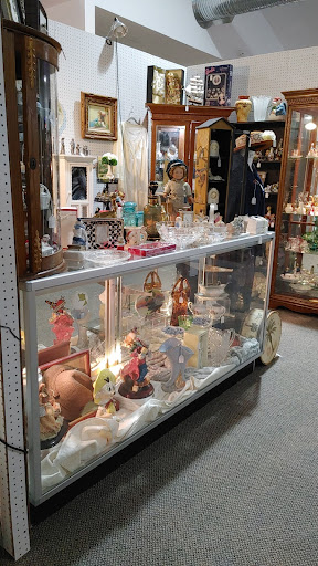 Antique Store «Days Of Olde Antiques & Collectibles At Galloway», reviews and photos, 110 S New York Rd, Galloway, NJ 08205, USA