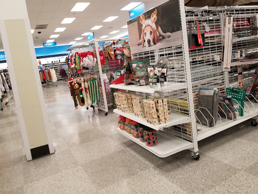 Clothing Store «Ross Dress for Less», reviews and photos, 1050 Mt Prospect Plaza, Mt Prospect, IL 60056, USA