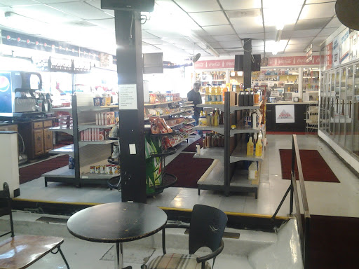 Convenience Store «Shotz Convenience Store», reviews and photos, 2900 E 27th St, Kansas City, MO 64127, USA