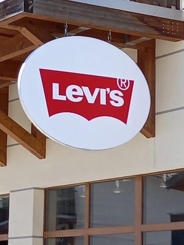 Rezensionen über Levi's® Factory Outlet Alpenrhein Village in Davos - Bekleidungsgeschäft