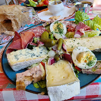 Plats et boissons du Le Beau site auvergne Restaurant Auberge à Servant - n°5