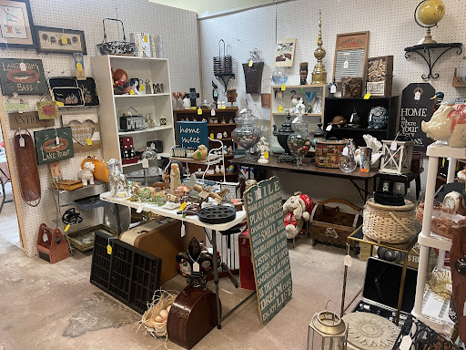 Flea Market «Traderbakers Flea Market», reviews and photos, 2080 Burton Ln, Martinsville, IN 46151, USA