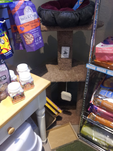 Pet Supply Store «Sellwood Pet Supply», reviews and photos, 8334 SE 17th Ave, Portland, OR 97202, USA
