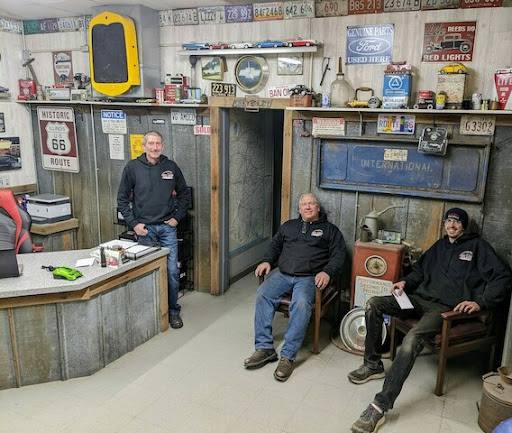 Auto Body Shop «Red Line Auto Sales», reviews and photos, 16 E Monroe Ave, Villa Grove, IL 61956, USA