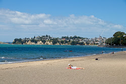 Foto de Kohimarama Beach com uma linha costeira espaçosa