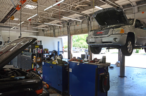 Auto Repair Shop «Robinson Auto Repair Inc.», reviews and photos, 2114 W Galena Blvd, Aurora, IL 60506, USA