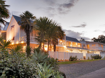 Hananui Lodge & Apartments