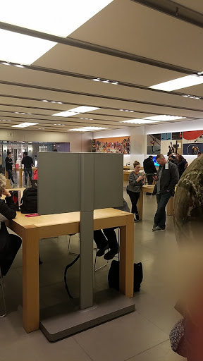 Computer Store «Apple The Woodlands», reviews and photos, 1201 Lake Woodlands Dr, The Woodlands, TX 77380, USA