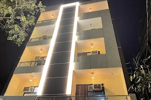 The Twenties Hotel Kamla Nagar image