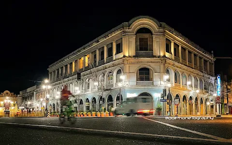 Calle Real Business Center image