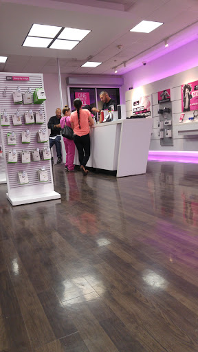 Cell Phone Store «T-Mobile», reviews and photos, 15915 Bellflower Blvd, Bellflower, CA 90706, USA
