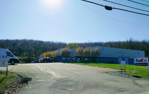 Shipping and Mailing Service «FedEx Ship Center», reviews and photos, 401 Paintersville Rd, Hunker, PA 15639, USA