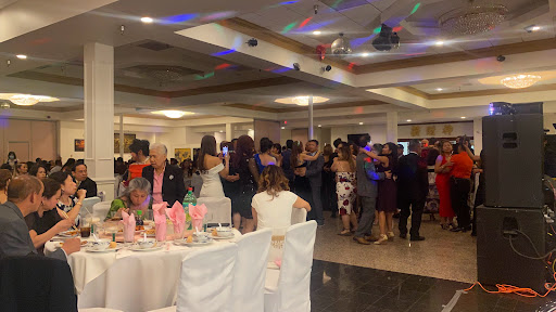 Shopping Mall «Walnut Hill Shopping Center», reviews and photos, 16529 S Frederick Ave, Gaithersburg, MD 20877, USA