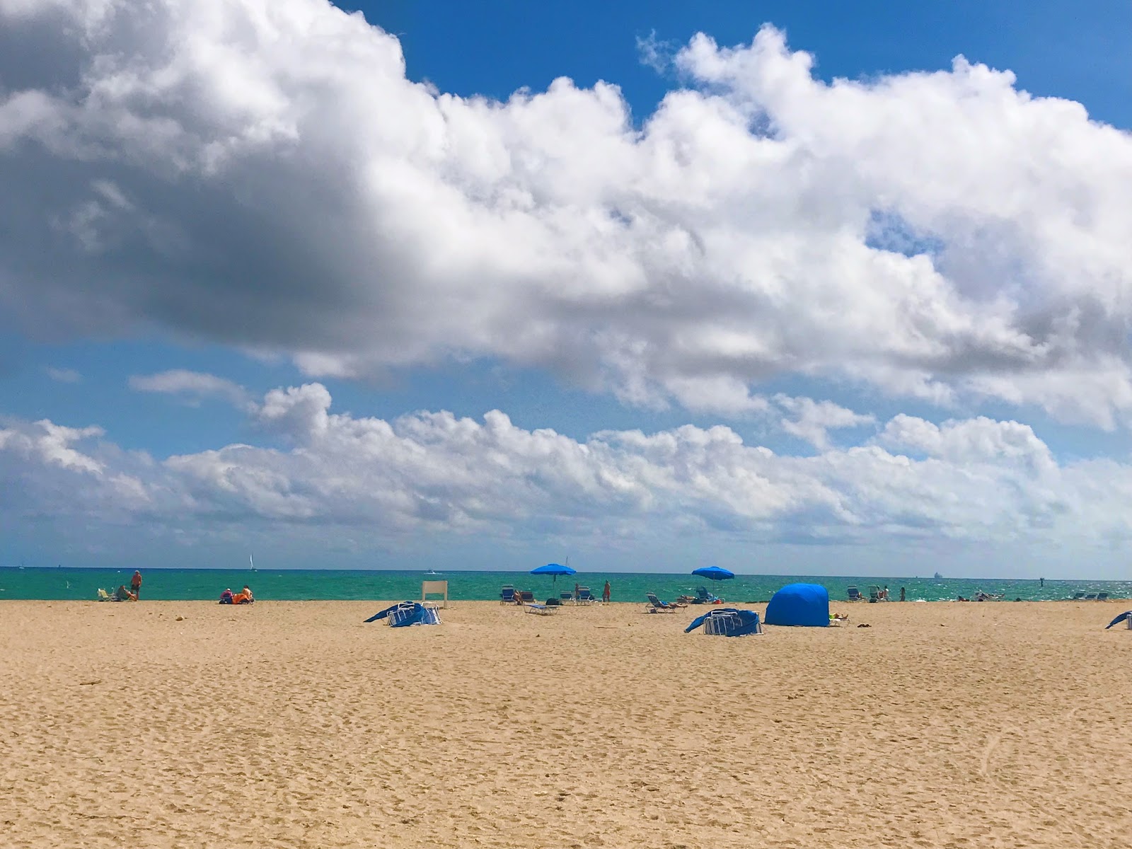 Photo de Whiskey Creek beach avec sable lumineux de surface