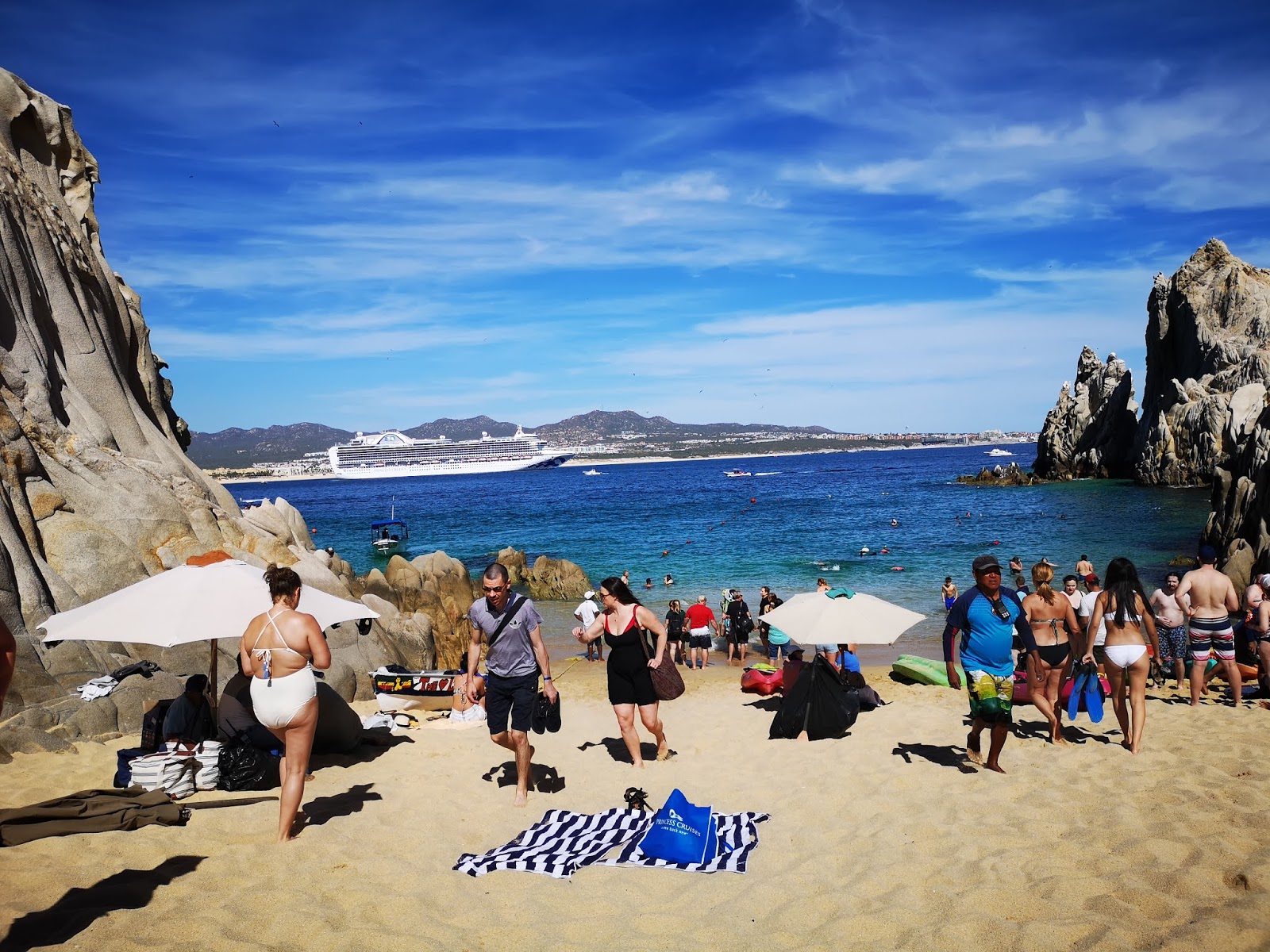 Valokuva Playa de los Amantesista. pinnalla turkoosi puhdas vesi:n kanssa