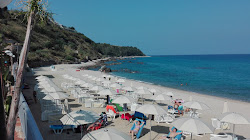 Parghelia beach'in fotoğrafı uçurumlarla desteklenmiş