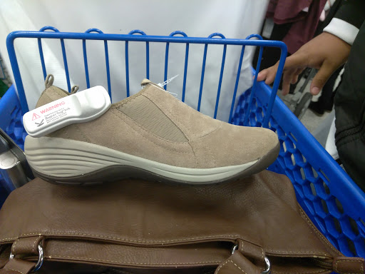 Clothing Store «Ross Dress for Less», reviews and photos, 10140 W McDowell Rd, Avondale, AZ 85392, USA