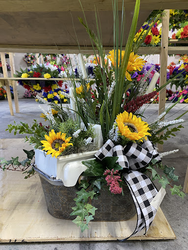 Bouquet Shop, 7856 Hwy 52 W, Westmoreland, TN 37186, USA, 