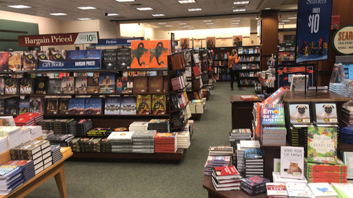 Book Store «Barnes & Noble», reviews and photos, 7 Holyoke St, Holyoke, MA 01040, USA