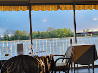 Atmosphère du Restaurant Le Bord d'Eau à Fronsac - n°13