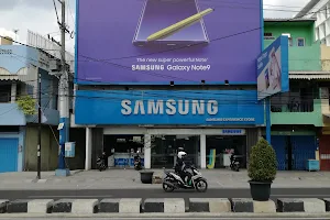 Samsung Experience Store - Road Area image