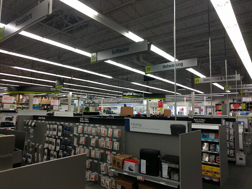 Office Supply Store «Staples», reviews and photos, 2100 E Snelling Dr #42, Roseville, MN 55113, USA