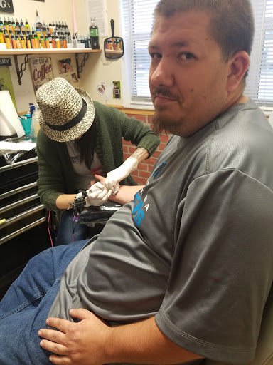 Tattoo Shop «The Lizard Lounge Tattoo Kissimmee», reviews and photos, 4519 S Orange Blossom Trail, Kissimmee, FL 34746, USA