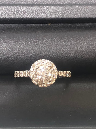 Jewelry Store «The Jewelry Exchange», reviews and photos, 36175 Plymouth Rd, Livonia, MI 48150, USA