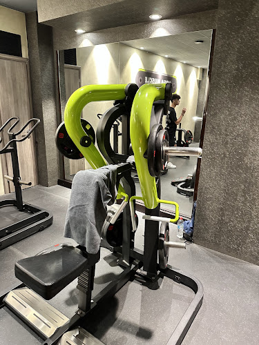 MEGA GYM EXCLUSIVE ΑΓΙΑ ΠΑΡΑΣΚΕΥΗ - Γυμναστήριο